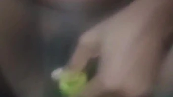 Loca india tetona se masturba con juguetes