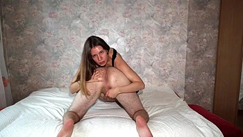 Обожаю, как она играет со мной, пока я трахаю - POV