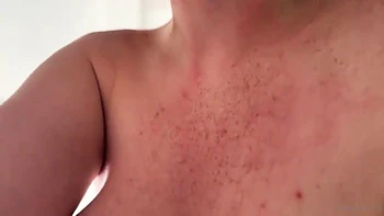 Пышногрудая рыжая Абигейл Моррис сосёт и ебётся