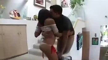 Heiße Latina bläst und wird doggy & missionar gefickt