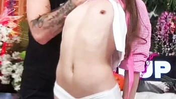 Nade Nasty et Juniper Ren baisent en face et sucent la bite