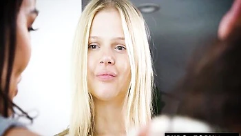 Kurvige Coco lutscht Adams dicken Schwanz Trailer