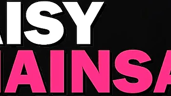 Сексуальная транс-эскорт мастурбирует и её трахает в зад