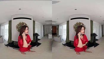 Литтл Капрайс бьет по жопе латексную горничную