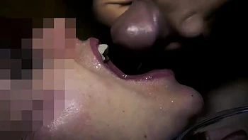 Des litres de sperme pour la salope