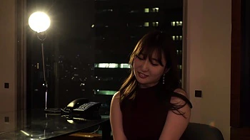 Японка верхом ебется и пизда брызжет