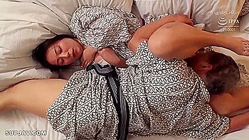 Asiatisches Teen fickt und kommt in unzensuriertem JAV