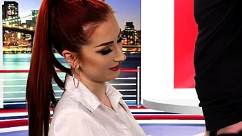 Blondes Babe lutscht Sperma und bekommt Gesicht