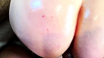 Застряла, чтобы получить внимание папика — дважды в жопу кончил