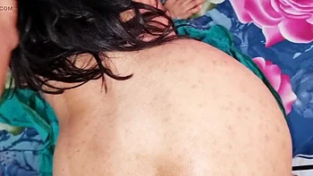 Bhabhi bangladeshiana fodida de quatro com peitos grandes