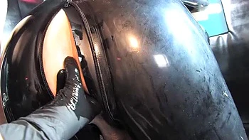 Esclava puta recibe entrenamiento BDSM duro con fisting anal