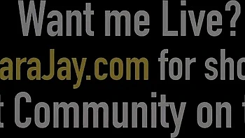 Sara Jay baise une grosse bite noire avec ses énormes seins en silicone