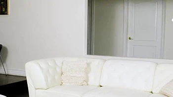 Трахает риэлтора на глазах у жены