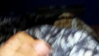 Indischer Teenie wichst, wer lutscht meinen dicken Schwanz?