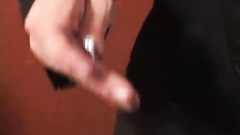 Blonde mit rasiertem Fotzen beim DP-Dreier und Arsch-zu-Mund