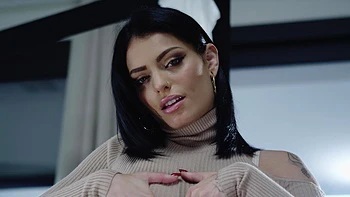 Casal moreno quente Clara Mia e Mike Hilton fudendo