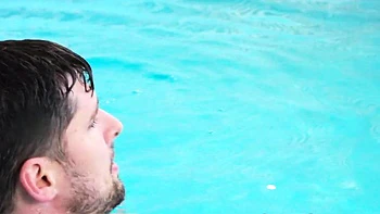 Latina peituda fodida na garganta ao ar livre