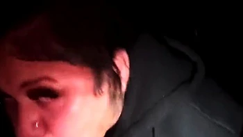 Kendoll chupa um pau negro enorme em POV noturno