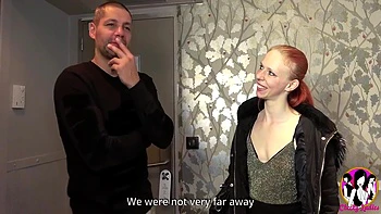 Vadia ruiva quente é fodida no cu sem dó