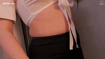 Employée asiatique du bureau baisée violemment