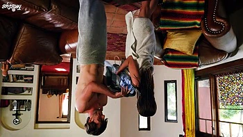 Gata da Carolina do Norte chupando pau grande com boquete e boazuda