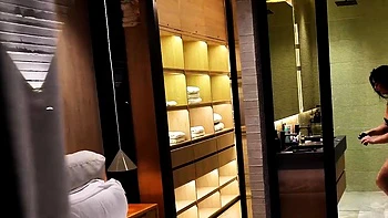 El hermanastro entra, acabo montándolo duro