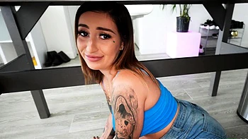 Je baiserais ma belle-fille aux gros seins mille fois