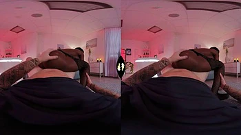 Эбони MILF в VR: минет, наездница и догги
