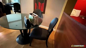 JohnTronX fickt schüchternes asiatisches Mädchen mit Creampie