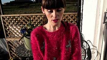 Morenaza europea en softcore solo navideño