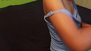 Indígena tetona follada con enorme polla negra