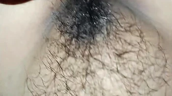 Dedilhando a buceta depois de muito tempo