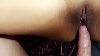 Meine heiße Latina Aiga lutscht Eier und leert meine Milch nach dem Unterricht