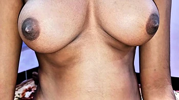 Desi heiße Tussi fickt mit klarem Bangla Ton