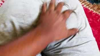 Indisches Dorfmädchen zeigt ihre heiße Fotze