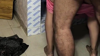 Devar lutscht Bhabhis Fotze im Bad, Hindi-Sex