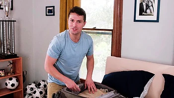 Американская MILF жёстко трахнута за кадром