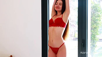 Morena adolescente Georgia Ann se masturba sozinha