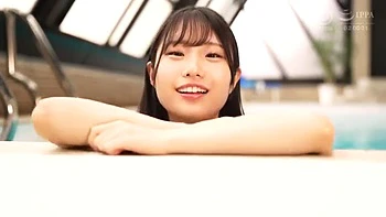 Japanisches E-Cup Girl fickt outdoor im Sport-Cosplay