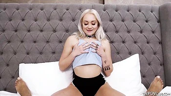 Marilyn Sugar animada chupando BBC no POV da faculdade