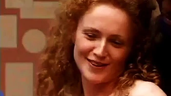 Rooiiyt трахает малышку в позах наездницы и миссионерки