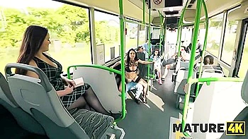 Milf Vitoria monta gran polla con creampie