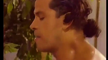 Yates calientes con Kelly Blue y Tony Montana: perrito y lamido de tetas