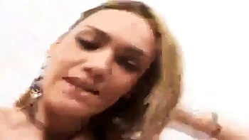 Gostosa argentina chupando e fodendo no doggy