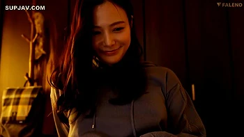 Étudiante japonaise baise le demi-frère de sa meilleure amie