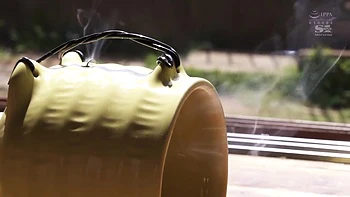 Adolescente asiática tetona Rara Anzai sexo sudoroso de verano sin censura