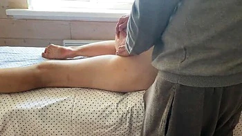 MILF amadora Anna é fodida de surpresa pelo massagista