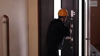 Cuckold excitado assiste a traição dela