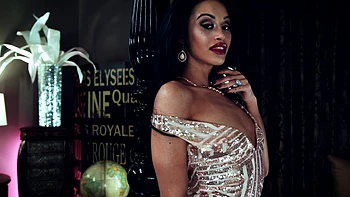 Gia gets her tight pussy fucked after wild fisting