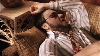 Zwei große Titten Girls beim Blasen, Doggy und Reiterstellung in NYC